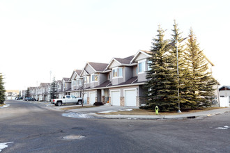 142 Royal Oak Gdns NW in Calgary, AB - Building Photo - Building Photo