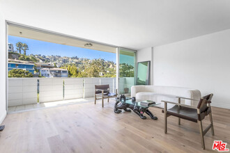 8787 Shoreham Dr in West Hollywood, CA - Building Photo - Building Photo