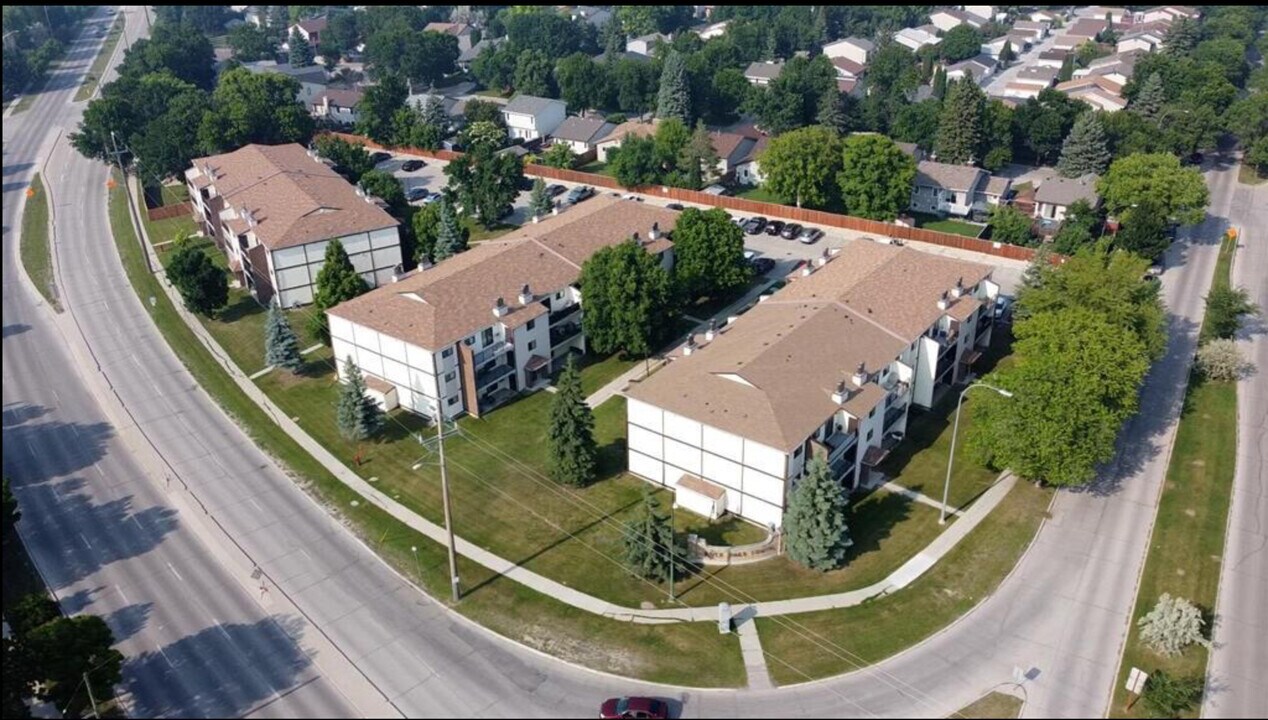 5 Burland Av in Winnipeg, MB - Building Photo