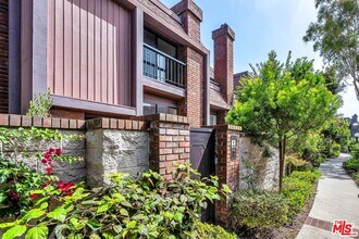 4425 Alla Rd in Marina Del Rey, CA - Building Photo - Building Photo