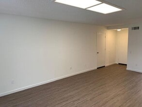 15121 Village 15 in Camarillo, CA - Building Photo - Building Photo