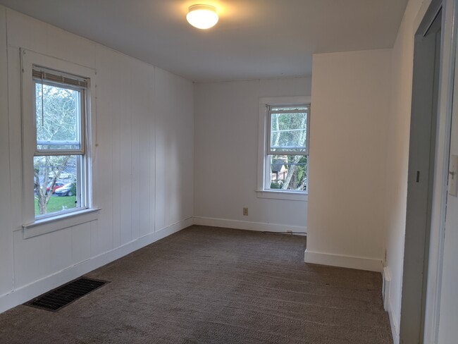 614 Robeson St in Stroudsburg, PA - Foto de edificio - Building Photo