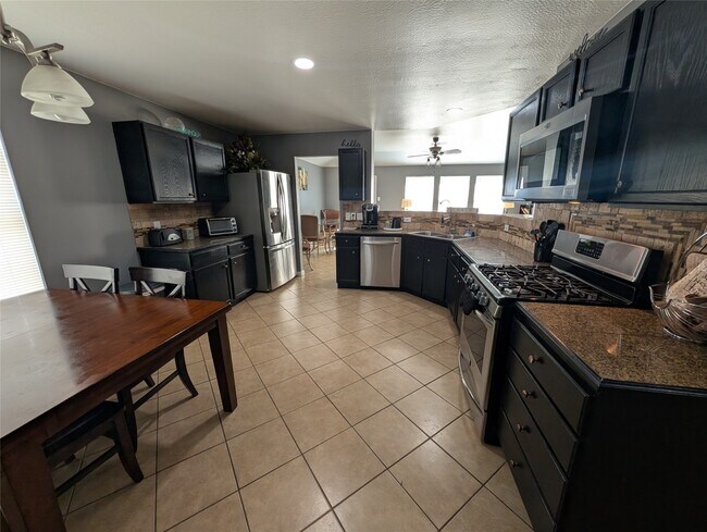 714 N Vista Dr in Houston, TX - Building Photo - Building Photo