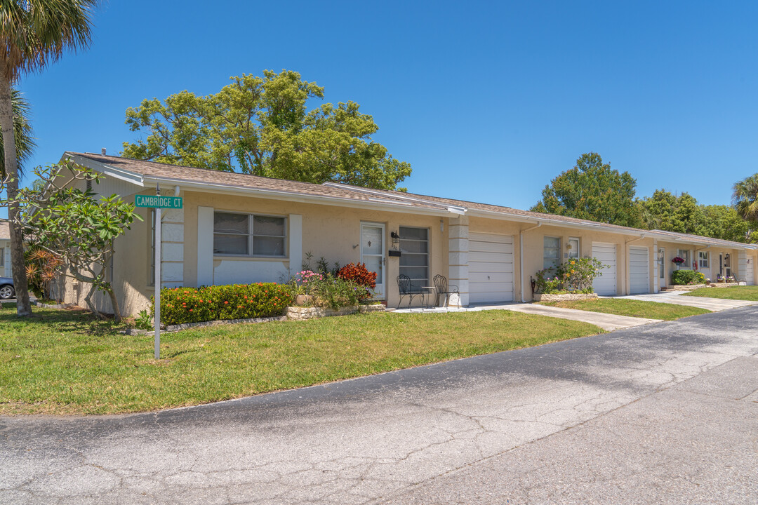 Heather Hill Villas in Dunedin, FL - Building Photo