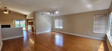 8936 Laguna Pl Way in Elk Grove, CA - Building Photo - Building Photo