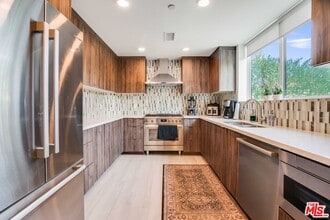 1021 S Shenandoah St in Los Angeles, CA - Building Photo - Building Photo