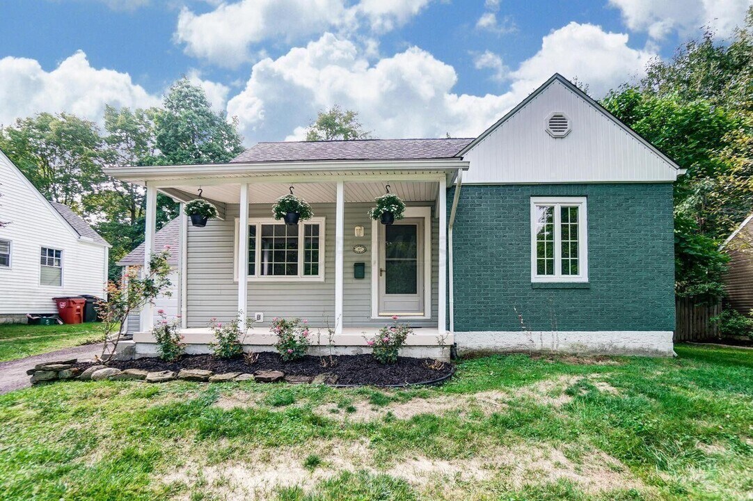 117 Sharon Springs Dr in Worthington, OH - Building Photo