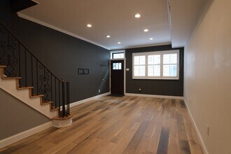 905 Watkins St in Philadelphia, PA - Building Photo - Building Photo