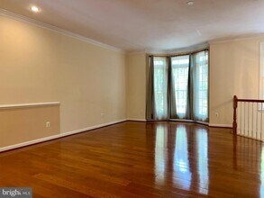 4057 Heatherstone Ct in Fairfax, VA - Foto de edificio - Building Photo