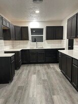 904 W Robinson St in Norman, OK - Building Photo