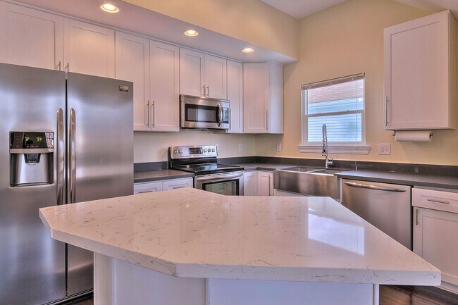 1341 Independence Street in New Orleans, LA - Building Photo - Building Photo