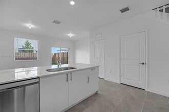 2858 SE 25th Ave in Homestead, FL - Building Photo - Building Photo