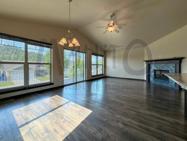 11728 E Rivercrest Dr in Spokane Valley, WA - Building Photo - Building Photo