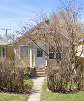 2074 King St in Regina, SK - Building Photo