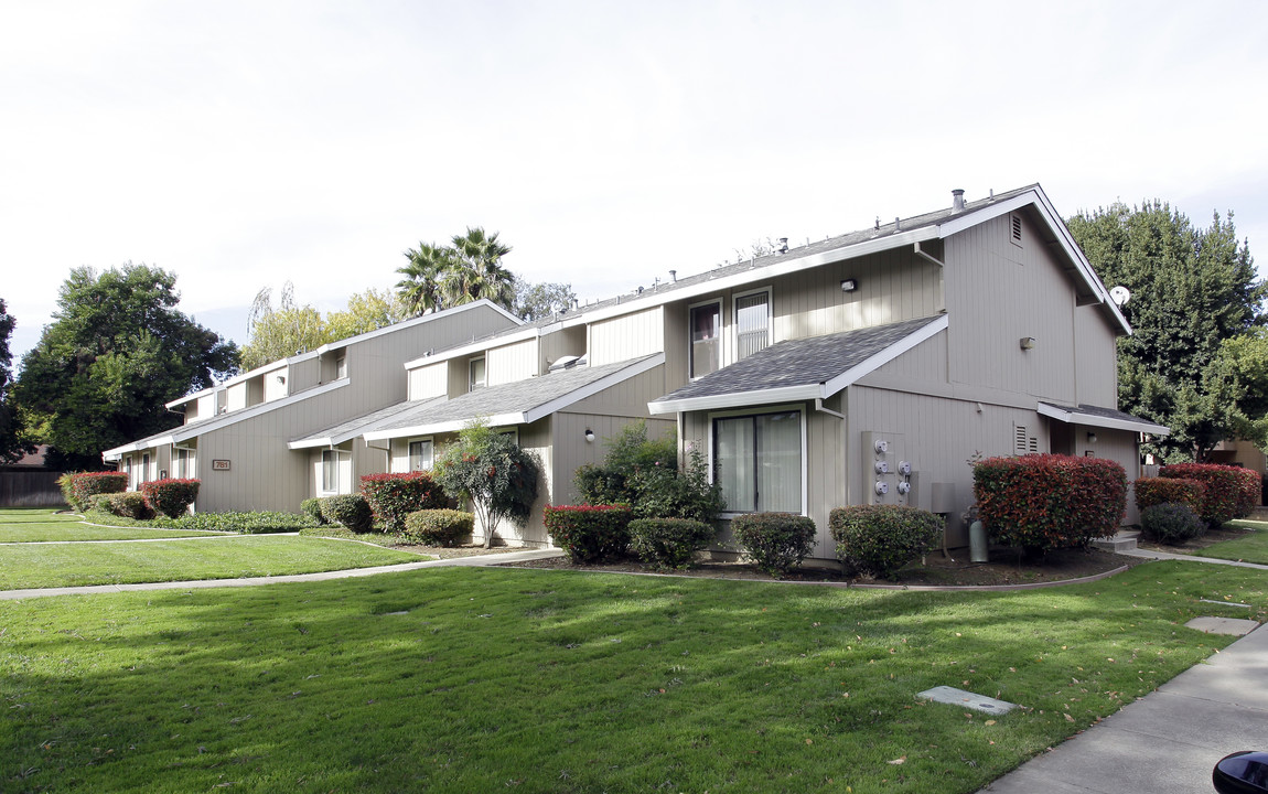 789 Adams St in Davis, CA - Foto de edificio