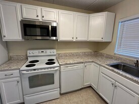 424 N Grandview Ave in Daytona Beach, FL - Building Photo