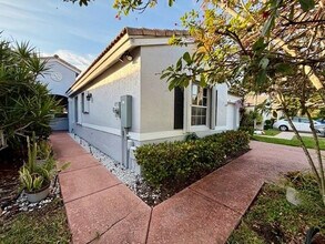 3608 Coco Lake Dr in Coconut Creek, FL - Building Photo - Building Photo