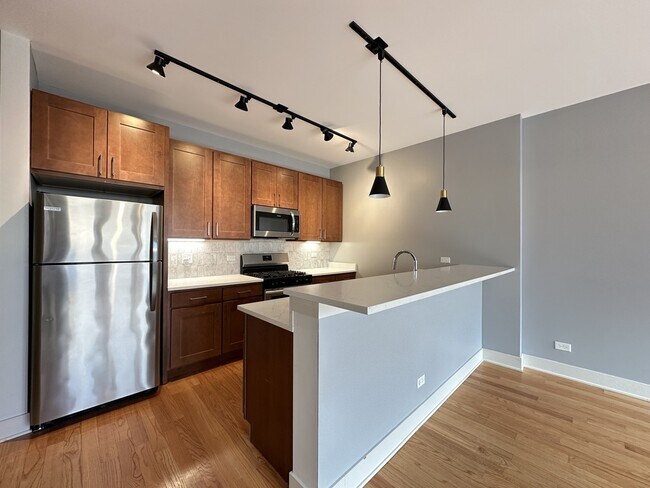 2740 N Spaulding Ave in Chicago, IL - Foto de edificio - Building Photo