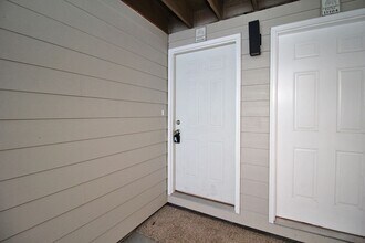 11102 SW 62nd Ave-Unit -11108 in Portland, OR - Building Photo - Building Photo