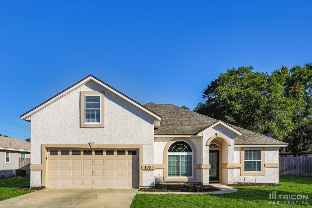 1988 Belhaven Dr in Orange Park, FL - Building Photo