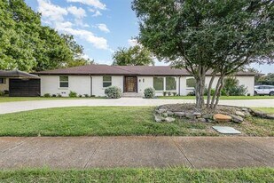 5710 Forest Ln in Dallas, TX - Building Photo