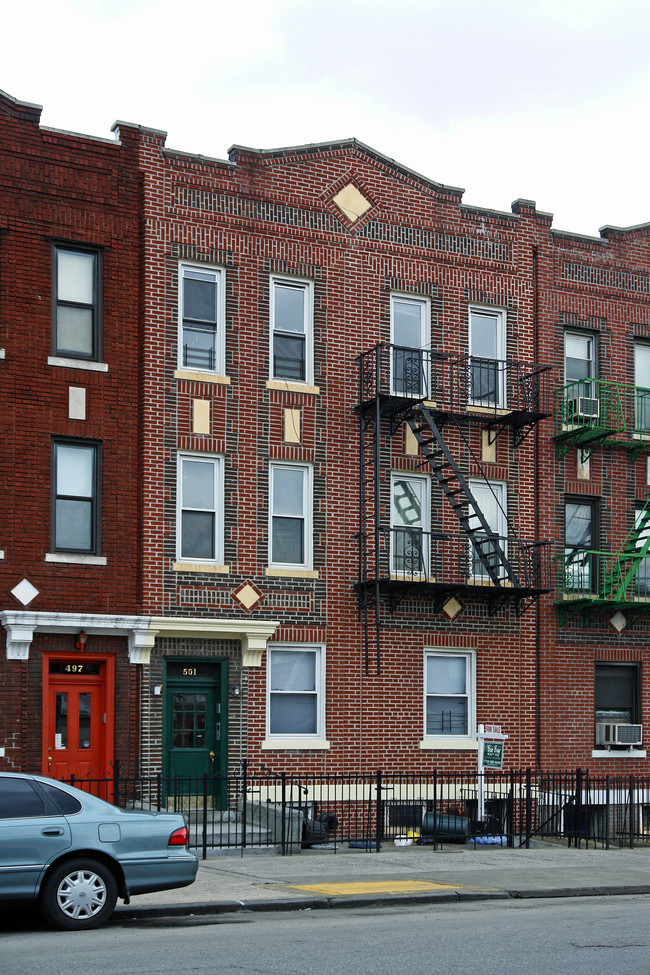 501 Mcdonald Ave in Brooklyn, NY - Building Photo - Building Photo