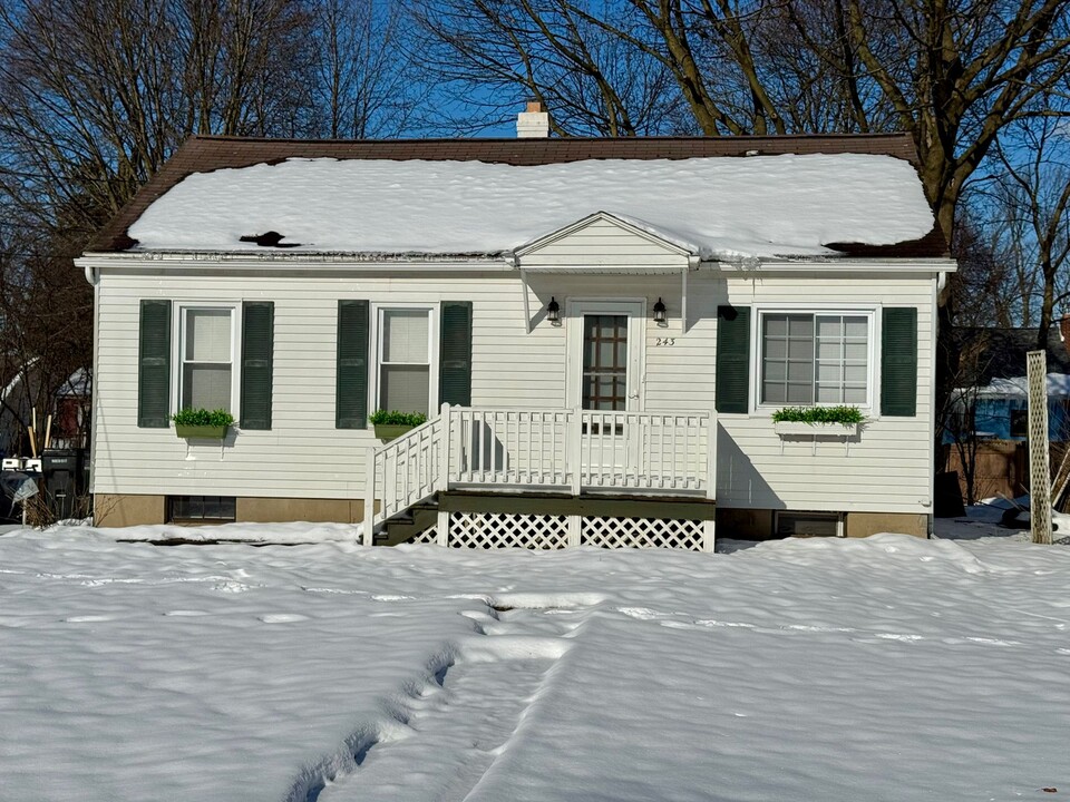 243 Harwood Ave in Syracuse, NY - Building Photo