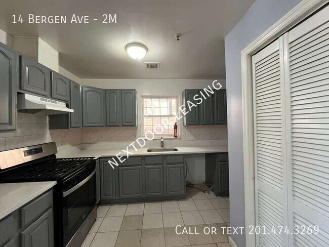 14 Bergen Ave in Jersey City, NJ - Building Photo - Building Photo