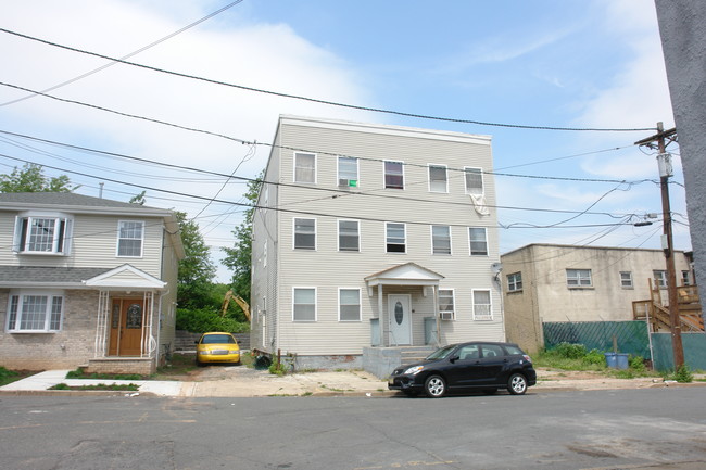 134 Miller St in Perth Amboy, NJ - Building Photo - Building Photo