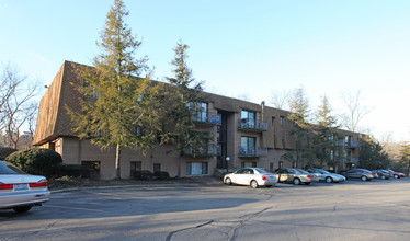 Cedar Hill Apartments in Cincinnati, OH - Foto de edificio - Building Photo