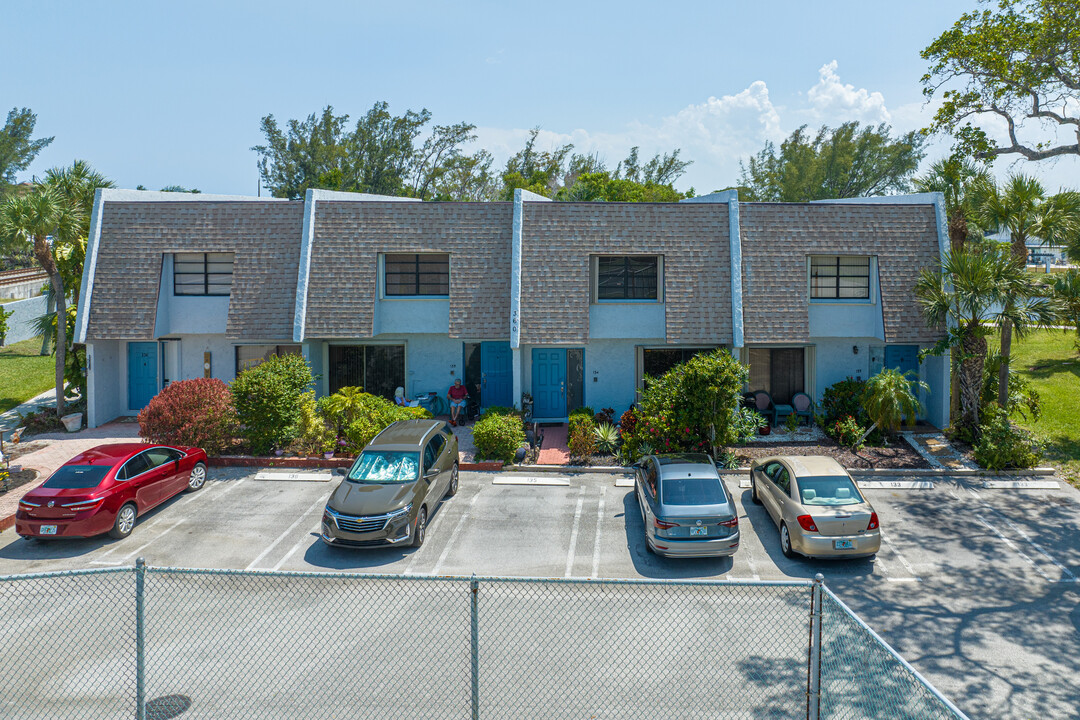 Point at Delray Condominiums in Delray Beach, FL - Building Photo