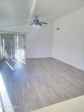 16630 North 22nd St in Phoenix, AZ - Foto de edificio - Building Photo