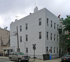 249 Powers St in Brooklyn, NY - Building Photo