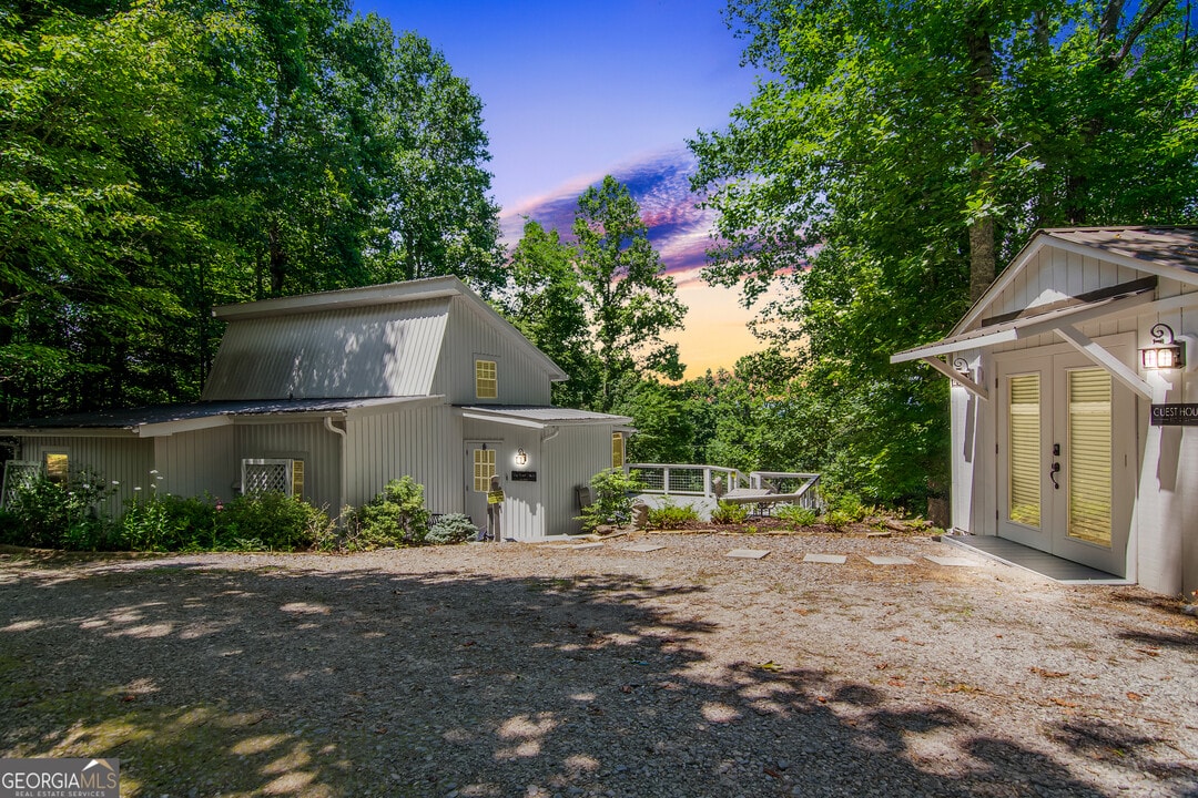 1056 Sky Hawk Mountain Rd in Hiawassee, GA - Building Photo
