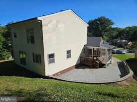 5426 Enid Pl in Alexandria, VA - Building Photo