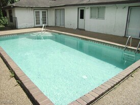 620 Robert Ave in Lehigh Acres, FL - Building Photo