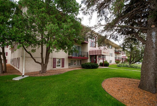 Westwood Gardens in St. Louis Park, MN - Building Photo - Building Photo