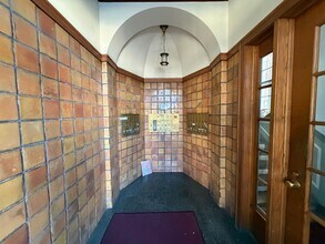 6230 N Broadway St, Unit S in Chicago, IL - Building Photo - Building Photo