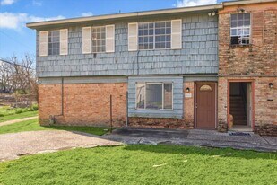 3113 Falk Ct in La Porte, TX - Building Photo