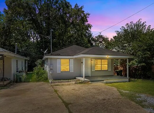 1134 Oak St in Montgomery, AL - Building Photo - Building Photo