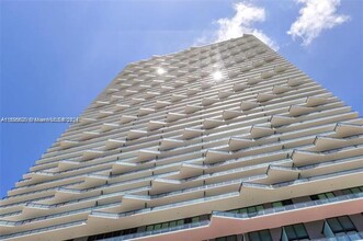 1300 S Miami Ave, Unit 2206 in Miami, FL - Building Photo - Building Photo