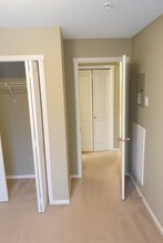 5390 Chappelle Rd. SW in Edmonton, AB - Building Photo - Building Photo