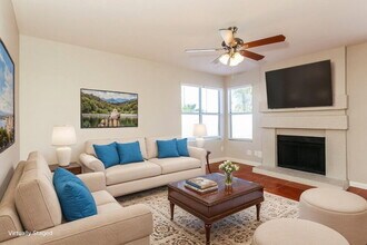 14317 N 75th Dr, Unit 232 in Peoria, AZ - Foto de edificio - Building Photo