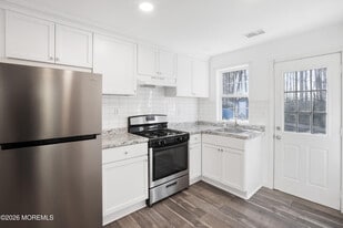 28 Oak Ln in Plumsted, NJ - Building Photo