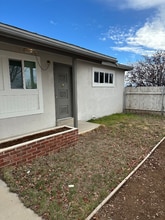2000 N Mesa Verde Ave in Farmington, NM - Foto de edificio - Building Photo