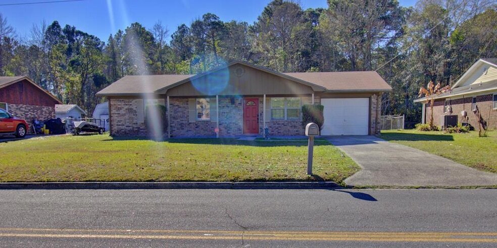 117 Glenn Bryant Rd in Hinesville, GA - Building Photo