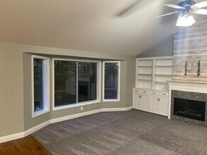1364 Brook Ct in Medford, OR - Building Photo - Building Photo
