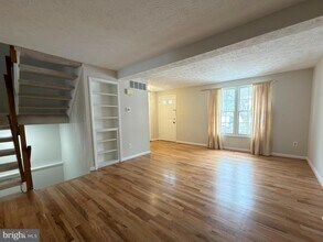 1616 Barnstead Dr in Reston, VA - Building Photo - Building Photo