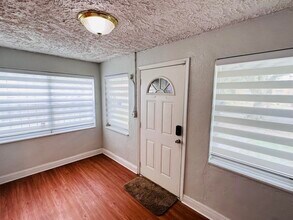 901 NW 48th St in Miami, FL - Building Photo - Building Photo