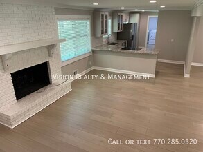 4125 Flat Shoals Rd in Union City, GA - Building Photo - Building Photo